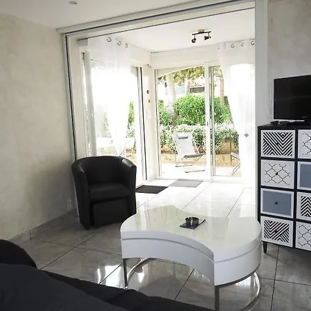 Agreable Renove En Rez De Jardin Avec Parking Апартаменты