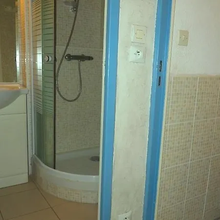 Agreable Renove En Rez De Jardin Avec Parking Апартаменты *