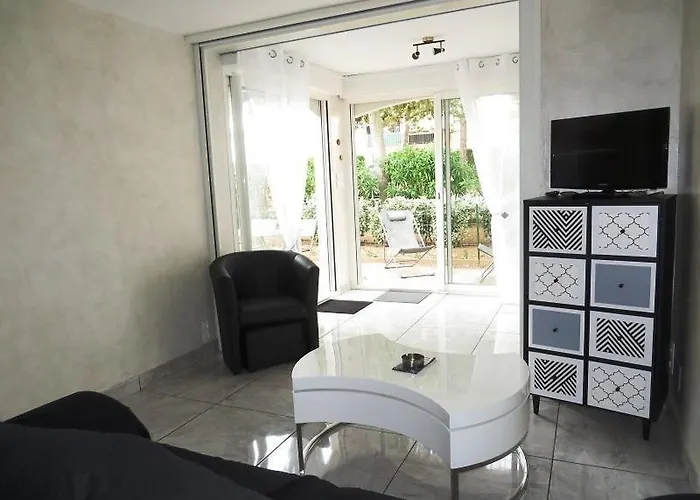 Agreable Renove En Rez De Jardin Avec Parking Апартаменты