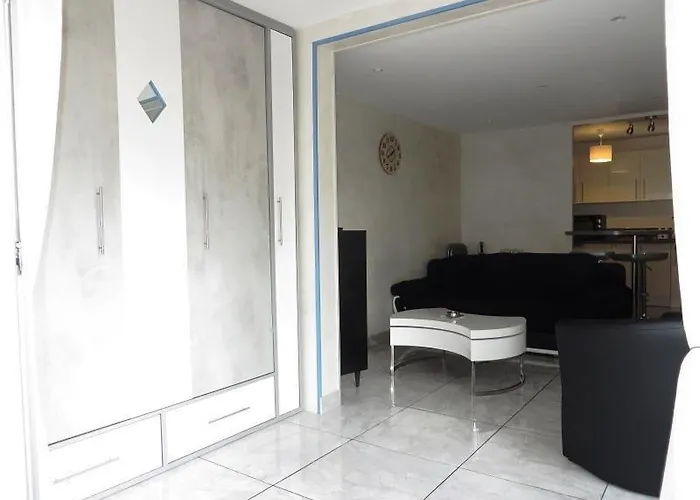 Agreable Renove En Rez De Jardin Avec Parking Апартаменты