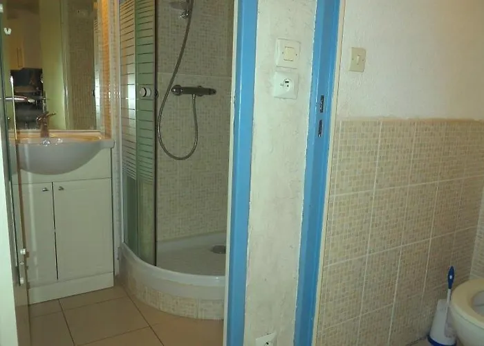 Agreable Renove En Rez De Jardin Avec Parking Апартаменты *